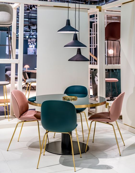 sedie verdi per il tavolo.jpg